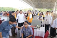 Wali Kota Makassar, Munafri Arifuddin,  berkolaborasi bersama Lions Club Makassar Mammiri, lebih dari 600 kacamata gratis dibagikan kepada siswa sekolah dasar dan menengah pertama di Lapangan Karebosi pada Rabu (14/05/2025). (FOTO:HUMAS PEMKOT)