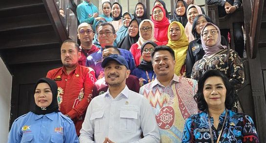 Kehadiran Wakil Menteri Kebudayaan Republik Indonesia, Giring Ganesha, di Museum Kota Makassar pada 23 Mei 2025 mendapat sambutan hangat dari Ketua Fraksi Nasdem DPRD Kota Makassar, Ari Ashari Ilham. (FOTO:HUMAS PEMKOT)