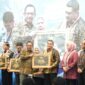 Pemerintah Kota Makassar menorehkan pencapaian membanggakan dengan menerima Standar Pelayanan Minimal (SPM) Awards 2025 dari Kementerian Dalam Negeri.(FOTO:HUMAS PEMKOT)