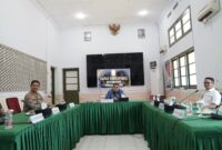 Walikota Makassar, Munafri Arifuddin, bersama jajaran Forum Komunikasi Pimpinan Daerah (Forkopimda) Makassar menggelar rapat koordinasi strategis di Markas Kodim 1408, pada Selasa, 17 Juni 2025.(FOTO:HUMAS PEMKOT)