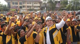 Walikota Makassar, Munafri Arifuddin, kembali menunjukkan keseriusannya dalam membenahi infrastruktur kota melalui aksi bersih-bersih saluran di kawasan Pettarani pada 18 Juni 2025.(FOTO:HUMAS PEMKOT)