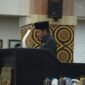Idris, S.IPem, anggota DPRD dari Fraksi Gerindra menyampaikan Pandangan Fraksi Partai Gerindra di Rapat Paripurna DPRD Kota Makassar (12/6). (FOTO:HUMAS DPRD)