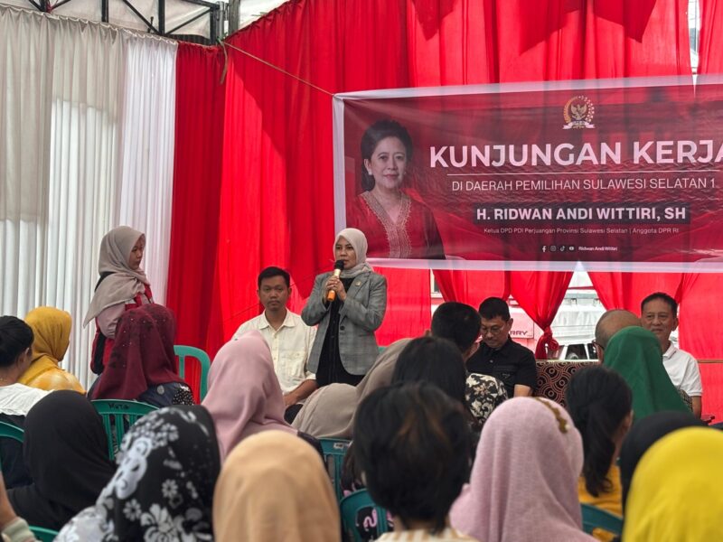 Anggota DPRD Kota Makassar dari Fraksi PDI Perjuangan, Andi Suhada Sappaile, menghadiri kegiatan Kunjungan Kerja Anggota DPR RI dari Fraksi PDIP, Ridwan Andi Wittiri, SH (ARW), yang digelar di Jalan Ranggong, Kecamatan Ujung Pandang, pada Kamis (12/6/2025). (FOTO:REDAKSI)