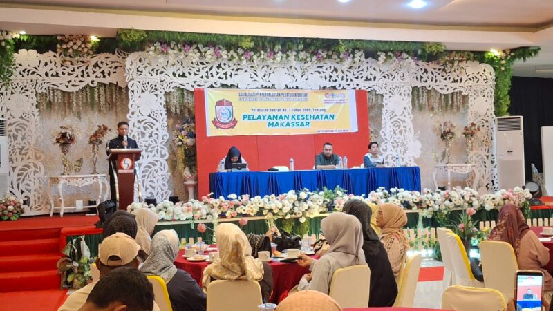 Wakil Ketua DPRD, Andi Suharmika, SH menjalankan Sosialisasi Peraturan Daerah No 7 Tahun 2009 Pelayanan Kesehatan di Hotel Sarison (13/06). (FOTO:REDAKSI)