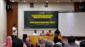 Anggota DPRD Kota Makassar dari Fraksi Partai Golkar, Drg. Eshin Usami Nur Rahman, menggelar kegiatan Sosialisasi Peraturan Daerah Tahun 2025 dengan mengangkat Perda Nomor 7 Tahun 2009 tentang Pelayanan Kesehatan. Kegiatan ini berlangsung di Hotel Continent Makassar pada Senin, 17 Juni 2025.  (FOTO:REDAKSI)
