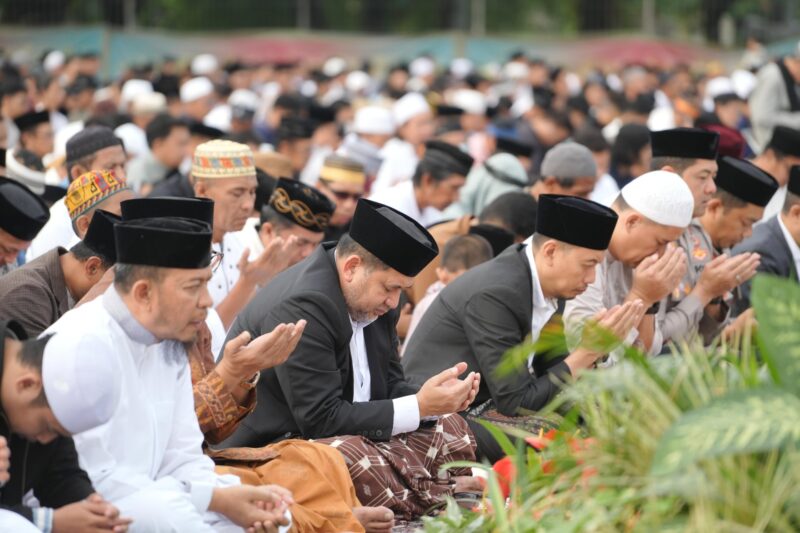 Wali Kota Makassar, Munafri Arifuddin, melaksanakan perayaan Hari Raya Idul Adha 1446 Hijriah bersama ribuan masyarakat di Lapangan Karebosi pada Jumat pagi (6/6/2025). (FOTO:HUMAS PEMKOT)