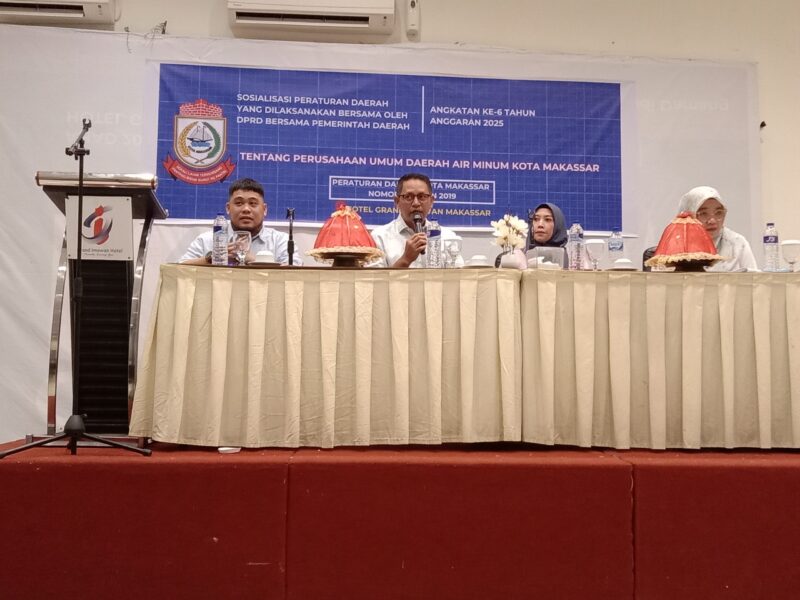 Ketua DPRD Kota Makassar, Supratman, menegaskan pentingnya pemahaman dan implementasi Peraturan Daerah (Perda) Kota Makassar Nomor 7 Tahun 2019 tentang Perusahaan Air Minum dalam upaya meningkatkan kualitas layanan publik. (FOTO:REDAKSI)