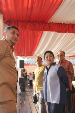 Walikota Makassar Sambut Titiek Soeharto dan Menteri Pertanian di Sunset Sailing Phinisi