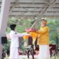 Ribuan warga hadir menyaksikan prosesi penurunan bendera merah putih yang dipimpin langsung oleh Wali Kota Makassar, Munafri Arifuddin.(FOTO:HUMAS PEMKOT)